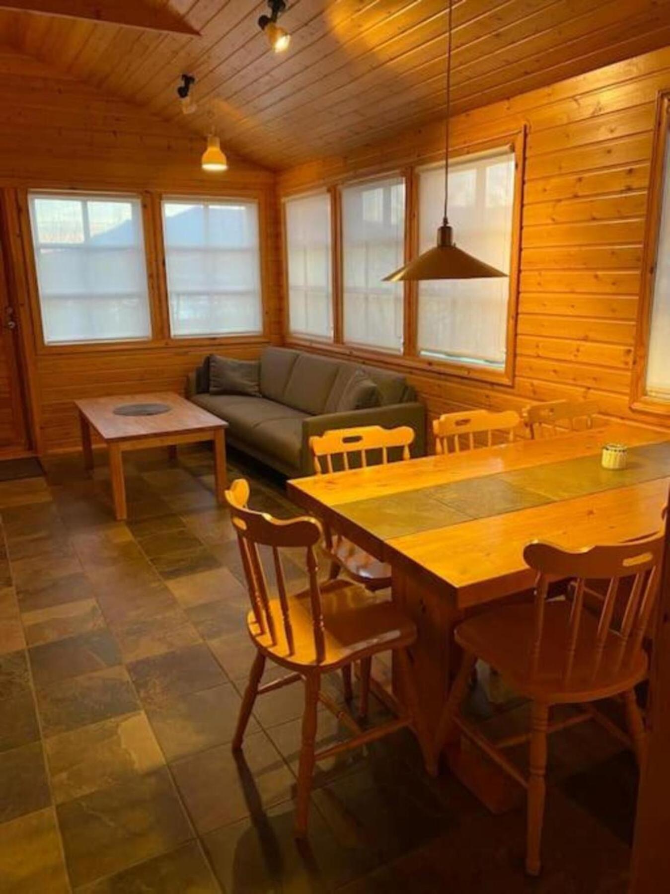 Cozy 2 Bedroom Cottage With Hot Tub Akureyri Exteriér fotografie