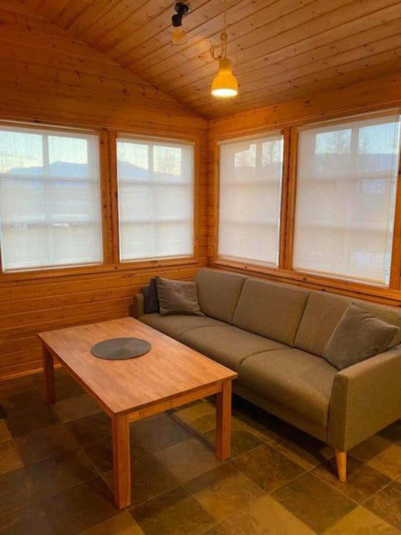 Cozy 2 Bedroom Cottage With Hot Tub Akureyri Exteriér fotografie
